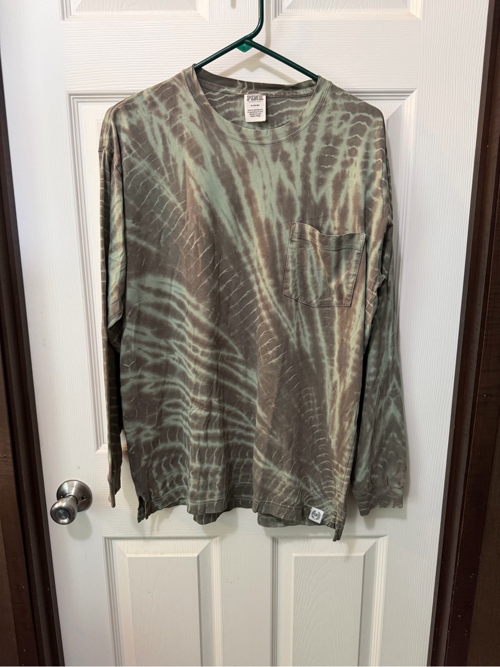 PINK Victoria’s Secret Green Gray Tie Dye Long Sleeve Pocket Tee Sz M